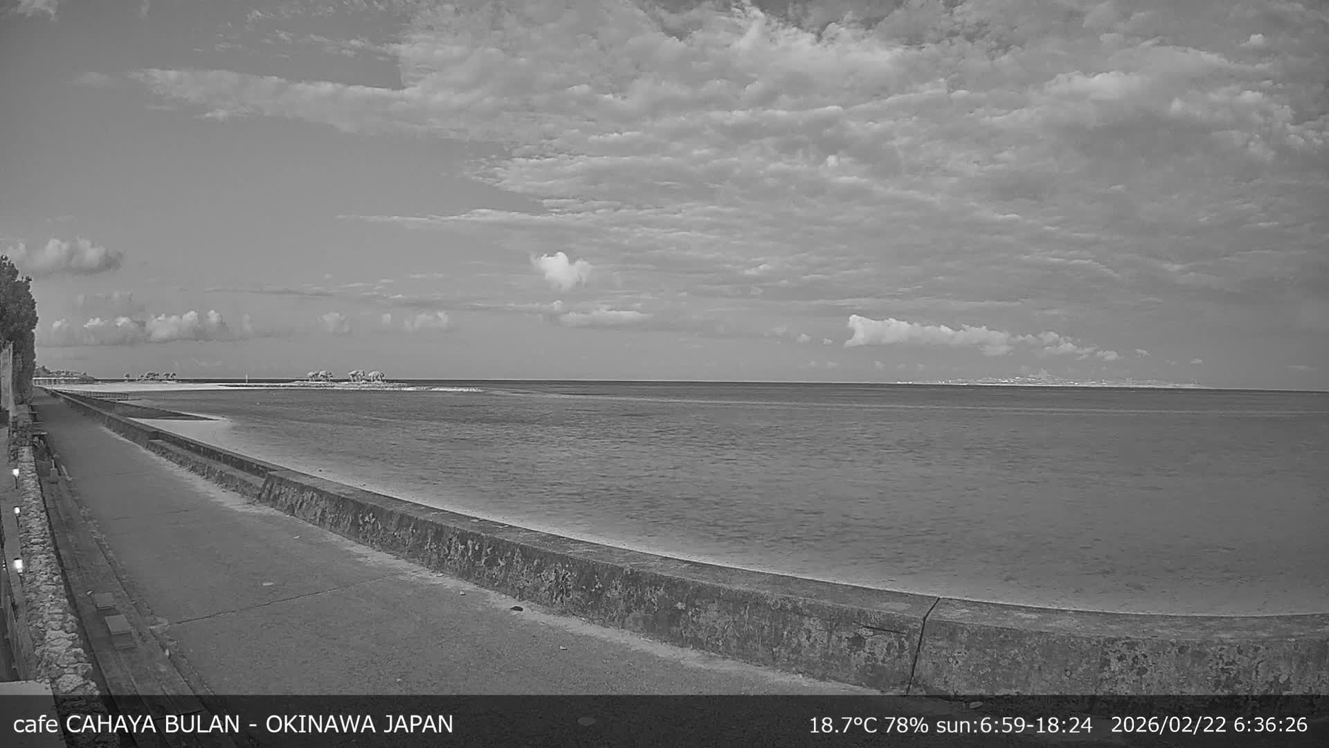 Okinawa Island, Motobu Bise Beach & Ie Island View ( 沖縄本島、本部町備瀬ビーチ、伊江島の景色 ) Live Cam - Bise, Motobu, Kunigami, Okinawa, Kyushu, Japan