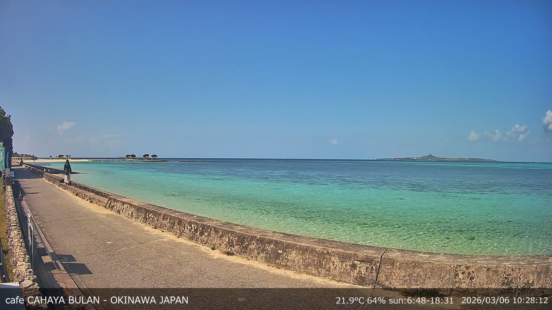 Okinawa Island, Motobu Bise Beach & Ie Island View ( 沖縄本島、本部町備瀬ビーチ、伊江島の景色 ) Live Cam - Bise, Motobu, Kunigami, Okinawa, Kyushu, Japan