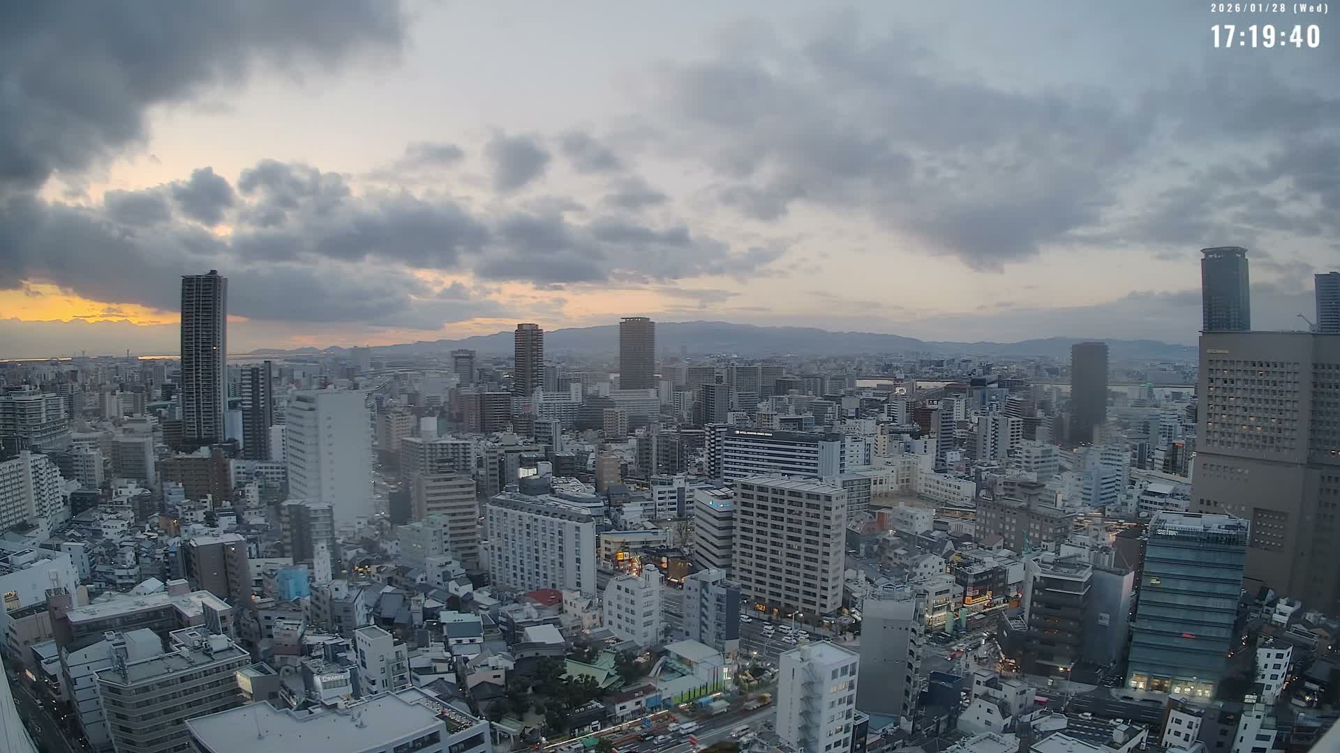 Osaka Downtown Skyline ( 大阪ダウンタウンのスカイライン ) Live Cam - 1 Chome, Fukushima, Fukushima Ward, Osaka, Kansai, Honshu, Japan 