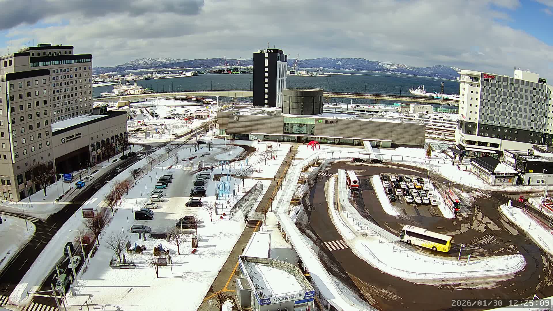 Hakodate, Hakodate Station Square &  Port Of Hakodate Bay ( 函館、函館駅前広場、函館湾 )Live Cam - Wakamatsucho, Hakodate, Oshima, Hokkaido, Japan