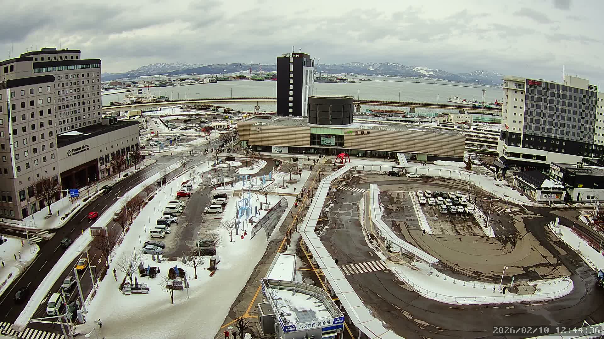 Hakodate, Hakodate Station Square &  Port Of Hakodate Bay ( 函館、函館駅前広場、函館湾 )Live Cam - Wakamatsucho, Hakodate, Oshima, Hokkaido, Japan