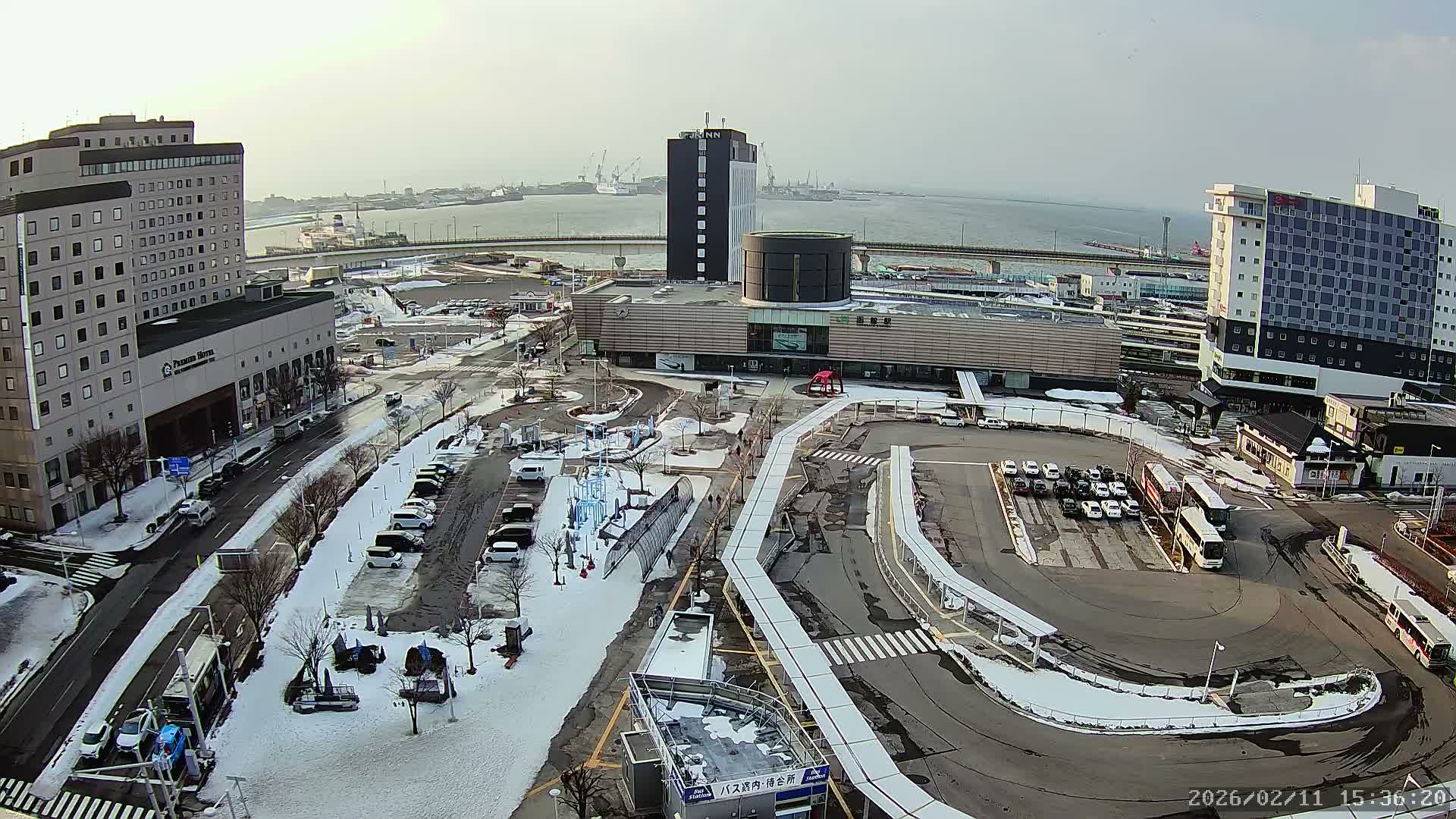 Hakodate, Hakodate Station Square &  Port Of Hakodate Bay ( 函館、函館駅前広場、函館湾 )Live Cam - Wakamatsucho, Hakodate, Oshima, Hokkaido, Japan