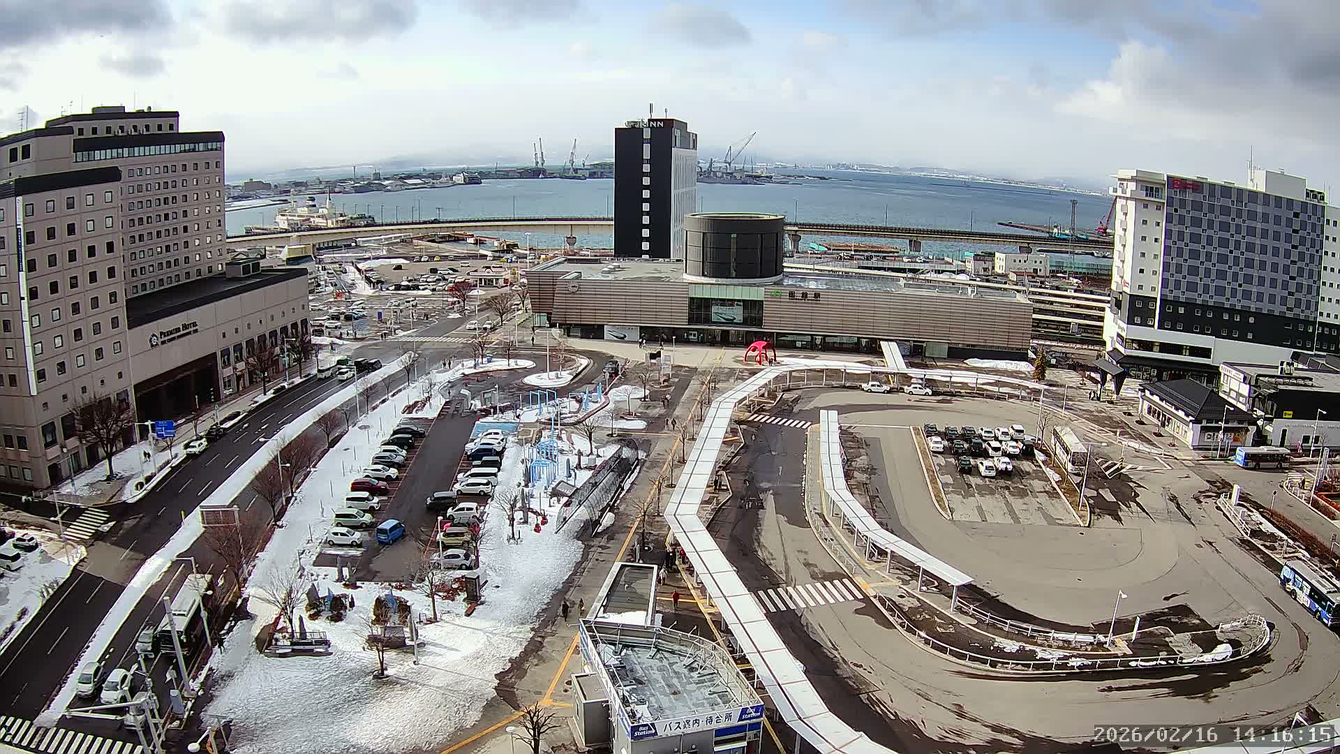 Hakodate, Hakodate Station Square &  Port Of Hakodate Bay ( 函館、函館駅前広場、函館湾 )Live Cam - Wakamatsucho, Hakodate, Oshima, Hokkaido, Japan