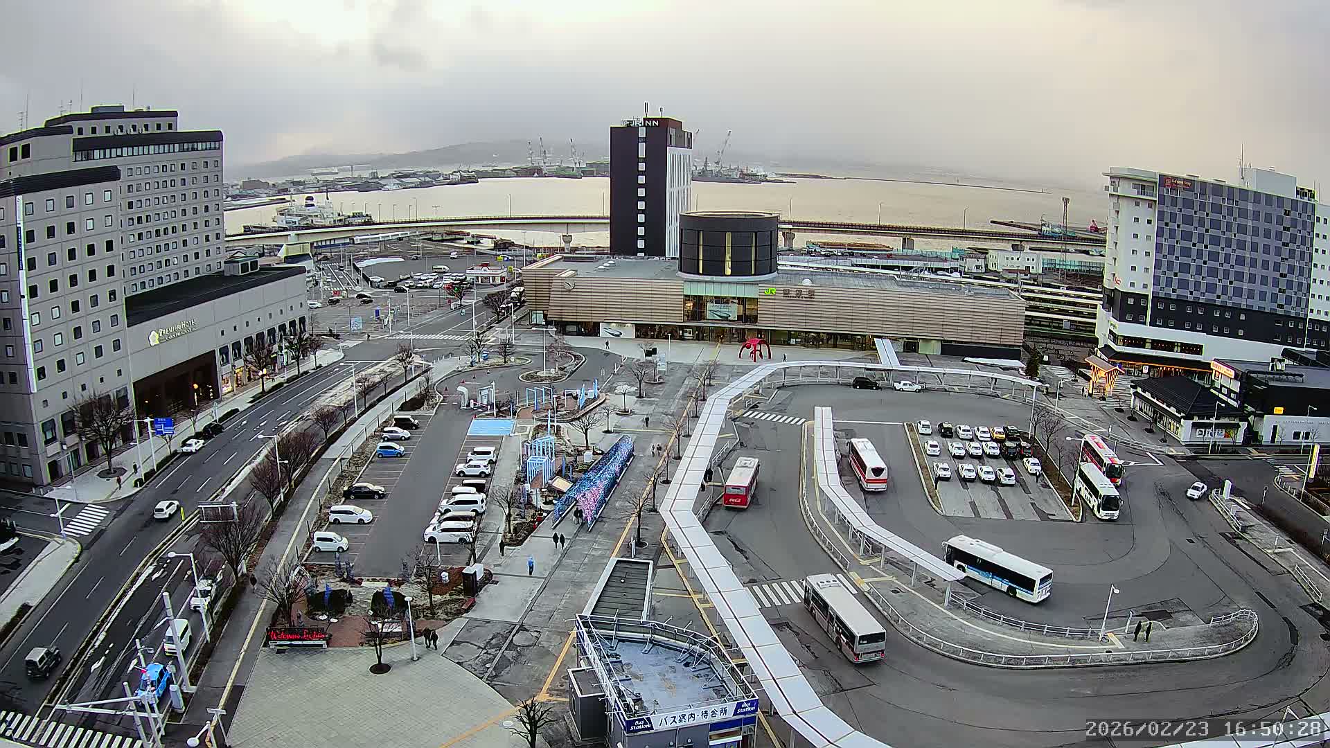 Hakodate, Hakodate Station Square &  Port Of Hakodate Bay ( 函館、函館駅前広場、函館湾 )Live Cam - Wakamatsucho, Hakodate, Oshima, Hokkaido, Japan