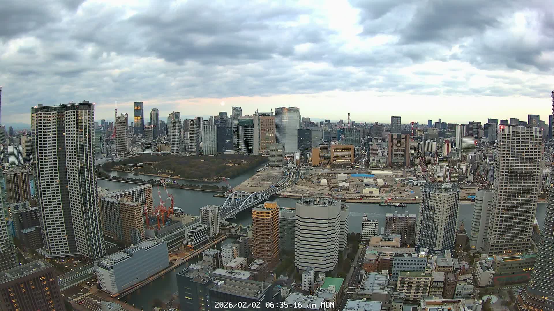 Tokyo, Tokyo Tower / Hama-rikyu Gardens & Minato Skyline View from Kachidoki ( 東京、東京タワー/浜離宮恩賜庭園と勝どきからの港スカイラインの眺め ) Live Cam- 5 Chome, Kachidoki, Chuo ku, Tokyo, Kantō, Honshu, Japan