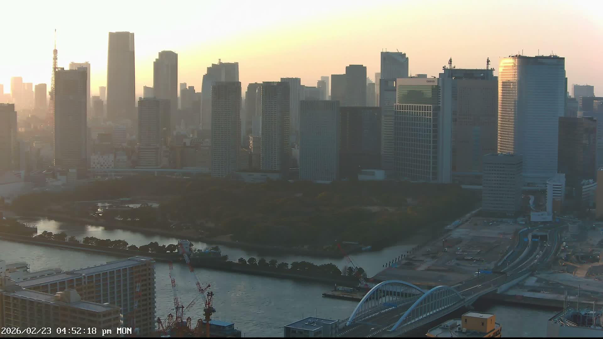 Tokyo, Tokyo Tower / Hama-rikyu Gardens & Minato Skyline View from Kachidoki ( 東京、東京タワー/浜離宮恩賜庭園と勝どきからの港スカイラインの眺め ) Live Cam- 5 Chome, Kachidoki, Chuo ku, Tokyo, Kantō, Honshu, Japan