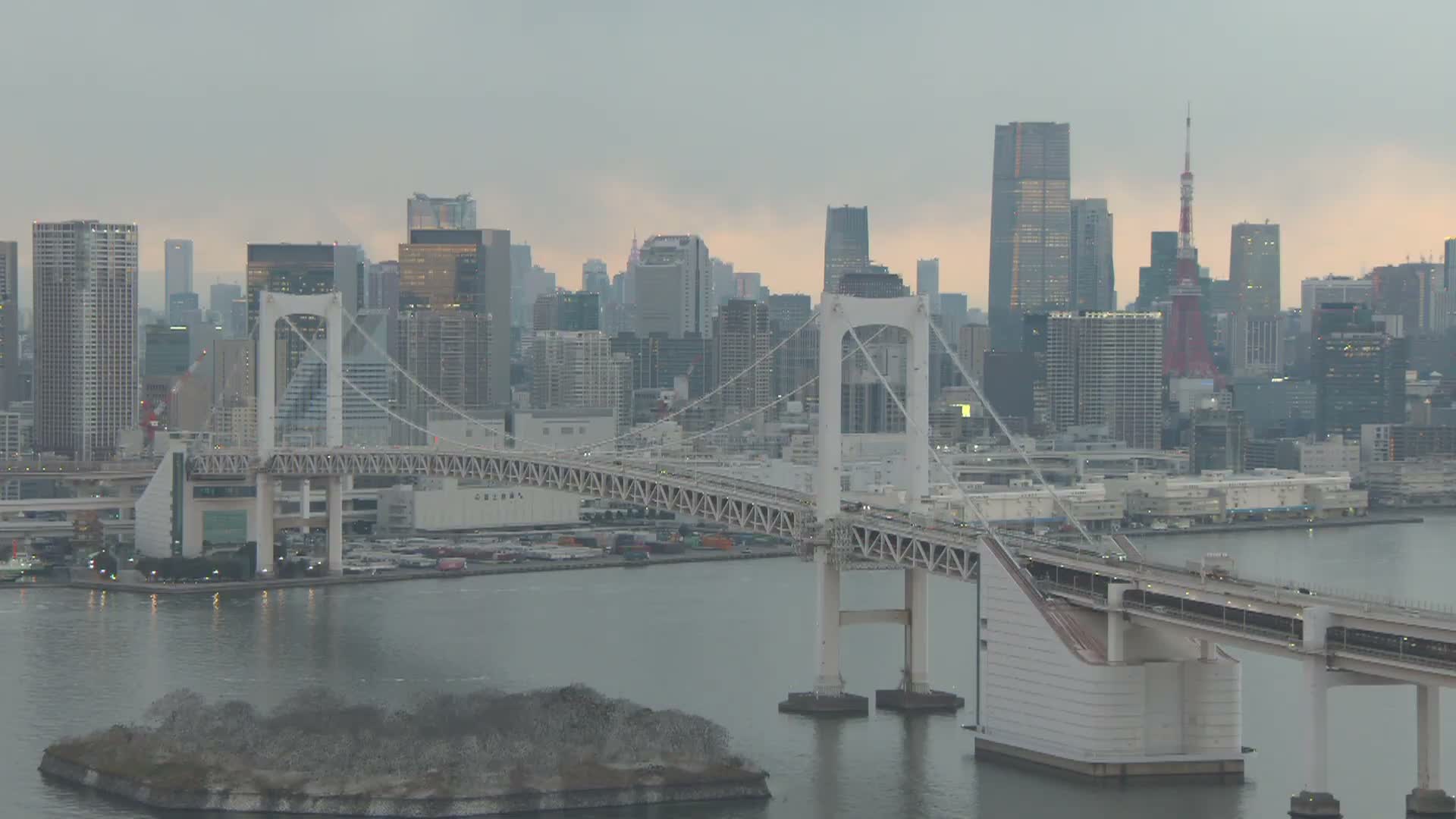 Tokyo PTZ Skyline , Tokyo Bay & Rainbow Bridge Daiba Entrance ( 東京PTZスカイライン、東京湾＆レインボーブリッジ台場入口 )  Live Cam - 2 Chome, Daiba, Odaiba, Minato-ku, Tokyo, Kantō, Honshu, Japan