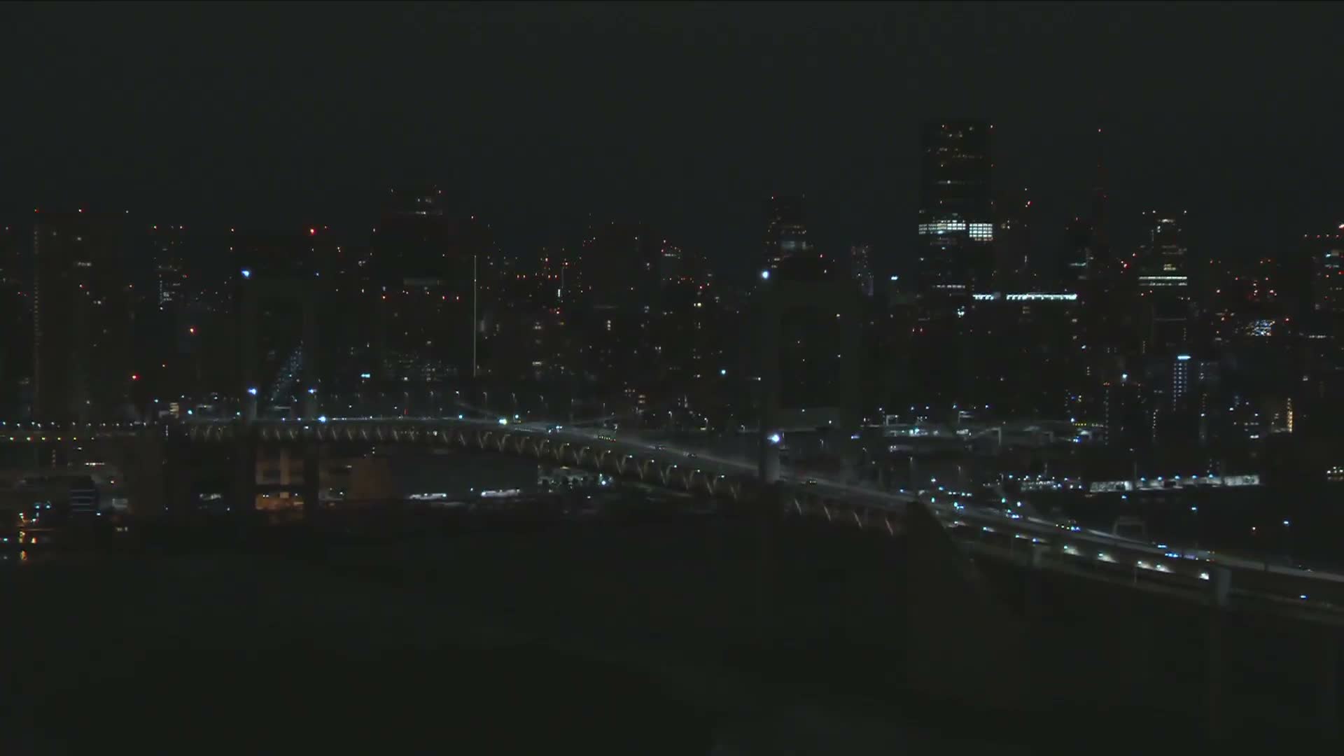 Tokyo PTZ Skyline , Tokyo Bay & Rainbow Bridge Daiba Entrance ( 東京PTZスカイライン、東京湾＆レインボーブリッジ台場入口 )  Live Cam - 2 Chome, Daiba, Odaiba, Minato-ku, Tokyo, Kantō, Honshu, Japan