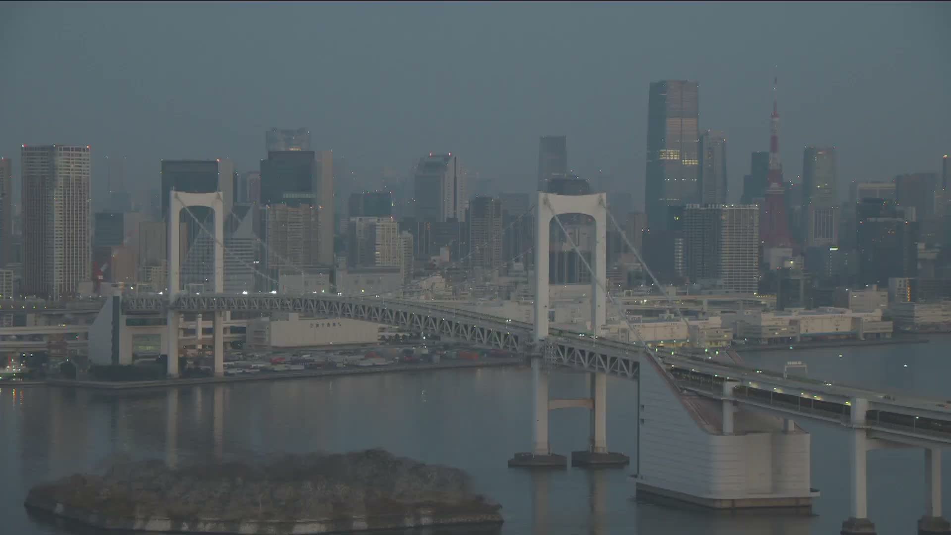 Tokyo PTZ Skyline , Tokyo Bay & Rainbow Bridge Daiba Entrance ( 東京PTZスカイライン、東京湾＆レインボーブリッジ台場入口 )  Live Cam - 2 Chome, Daiba, Odaiba, Minato-ku, Tokyo, Kantō, Honshu, Japan