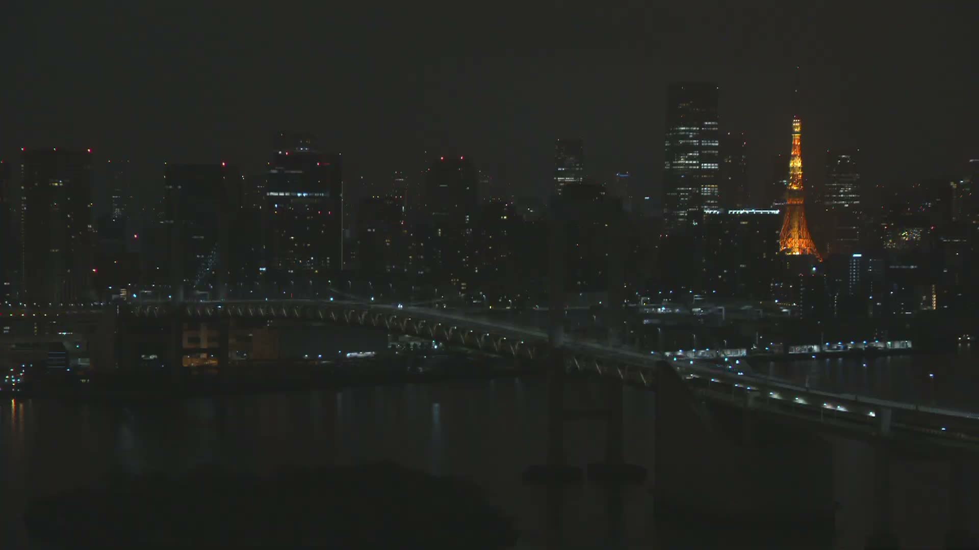 Tokyo PTZ Skyline , Tokyo Bay & Rainbow Bridge Daiba Entrance ( 東京PTZスカイライン、東京湾＆レインボーブリッジ台場入口 )  Live Cam - 2 Chome, Daiba, Odaiba, Minato-ku, Tokyo, Kantō, Honshu, Japan