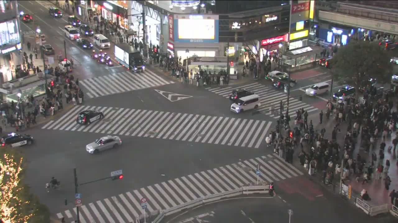 Tokyo, Shibuya Scramble Crossing Live Cam ( 東京、渋谷スクランブル交差点 )  Live Cam - Dogenzaka, Shibuya-ku, Tokyo, Kantō, Honshu, Japan
