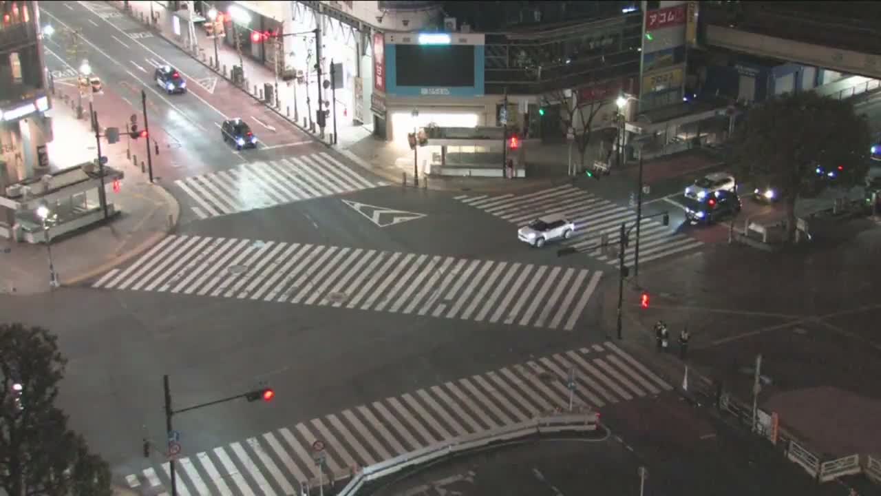 Tokyo, Shibuya Scramble Crossing Live Cam ( 東京、渋谷スクランブル交差点 )  Live Cam - Dogenzaka, Shibuya-ku, Tokyo, Kantō, Honshu, Japan