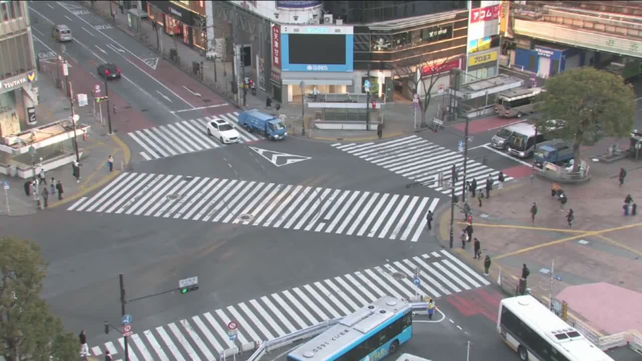 Tokyo, Shibuya Scramble Crossing Live Cam ( 東京、渋谷スクランブル交差点 )  Live Cam - Dogenzaka, Shibuya-ku, Tokyo, Kantō, Honshu, Japan