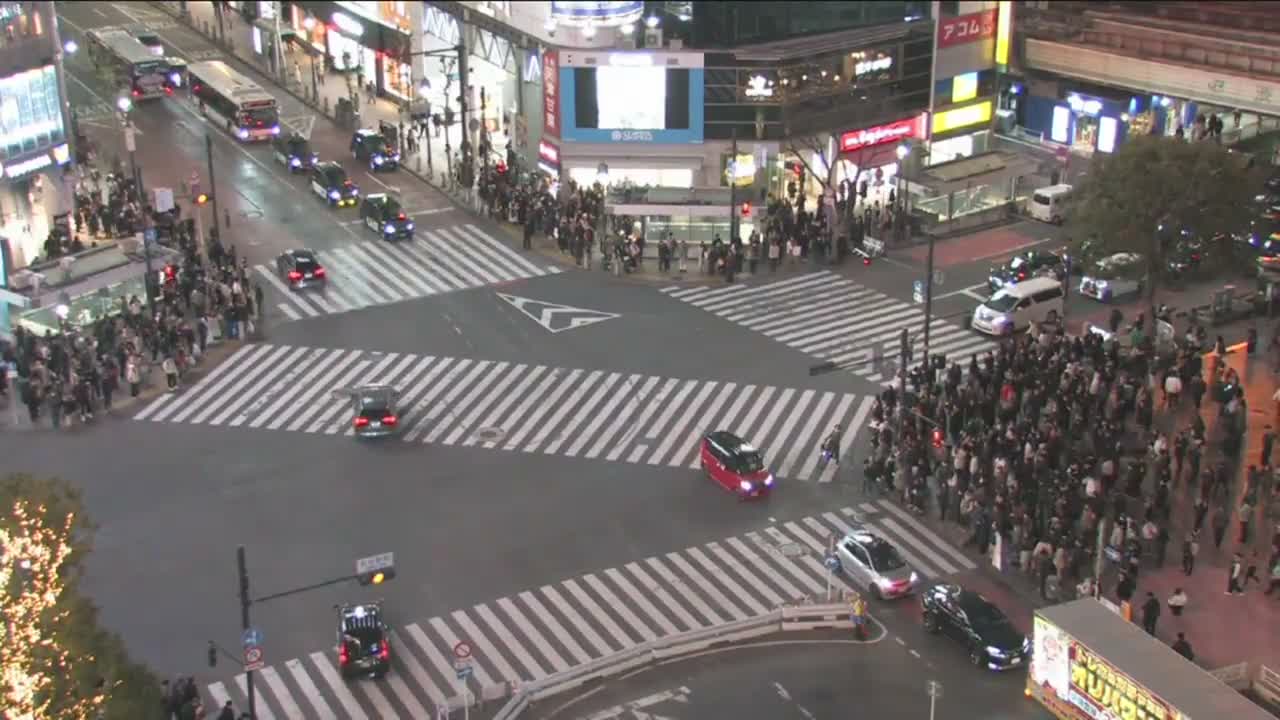 Tokyo, Shibuya Scramble Crossing Live Cam ( 東京、渋谷スクランブル交差点 )  Live Cam - Dogenzaka, Shibuya-ku, Tokyo, Kantō, Honshu, Japan