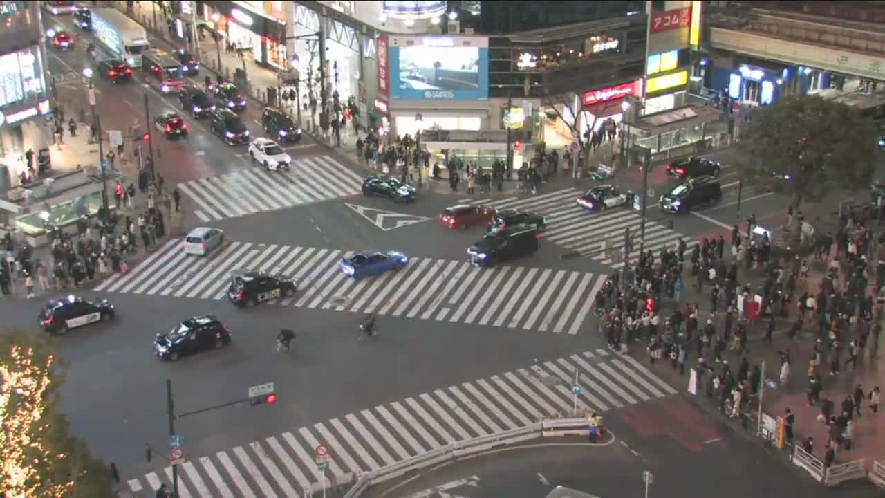 Tokyo, Shibuya Scramble Crossing Live Cam ( 東京、渋谷スクランブル交差点 )  Live Cam - Dogenzaka, Shibuya-ku, Tokyo, Kantō, Honshu, Japan