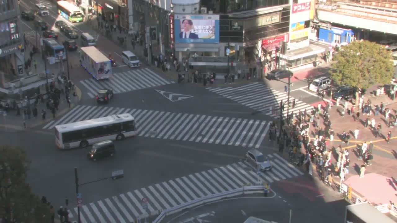 Tokyo, Shibuya Scramble Crossing Live Cam ( 東京、渋谷スクランブル交差点 )  Live Cam - Dogenzaka, Shibuya-ku, Tokyo, Kantō, Honshu, Japan