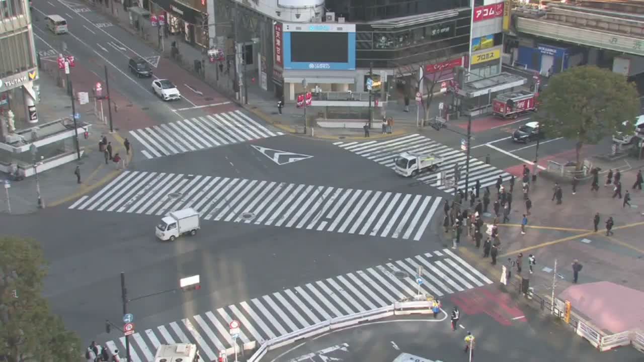 Tokyo, Shibuya Scramble Crossing Live Cam ( 東京、渋谷スクランブル交差点 )  Live Cam - Dogenzaka, Shibuya-ku, Tokyo, Kantō, Honshu, Japan