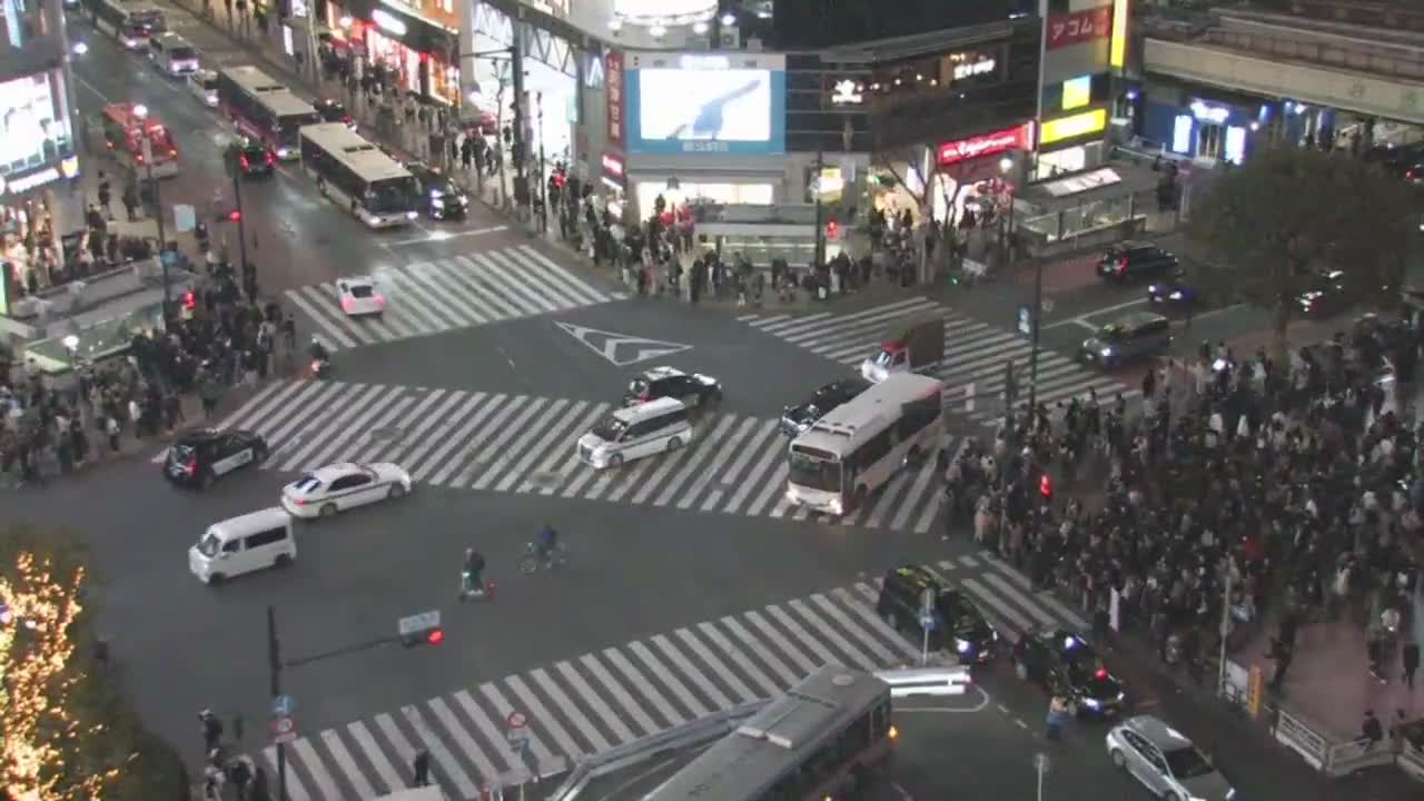Tokyo, Shibuya Scramble Crossing Live Cam ( 東京、渋谷スクランブル交差点 )  Live Cam - Dogenzaka, Shibuya-ku, Tokyo, Kantō, Honshu, Japan