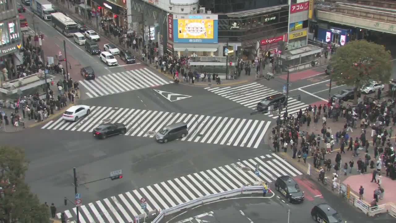 Tokyo, Shibuya Scramble Crossing Live Cam ( 東京、渋谷スクランブル交差点 )  Live Cam - Dogenzaka, Shibuya-ku, Tokyo, Kantō, Honshu, Japan