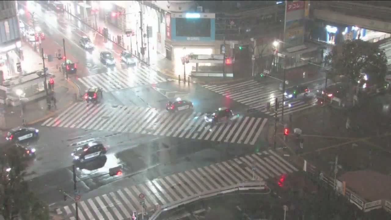 Tokyo, Shibuya Scramble Crossing Live Cam ( 東京、渋谷スクランブル交差点 )  Live Cam - Dogenzaka, Shibuya-ku, Tokyo, Kantō, Honshu, Japan