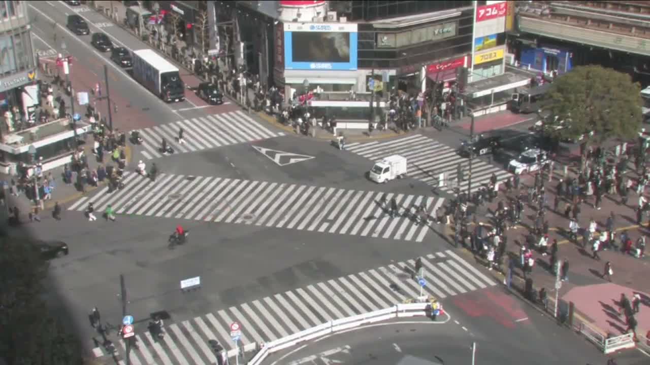 Tokyo, Shibuya Scramble Crossing Live Cam ( 東京、渋谷スクランブル交差点 )  Live Cam - Dogenzaka, Shibuya-ku, Tokyo, Kantō, Honshu, Japan
