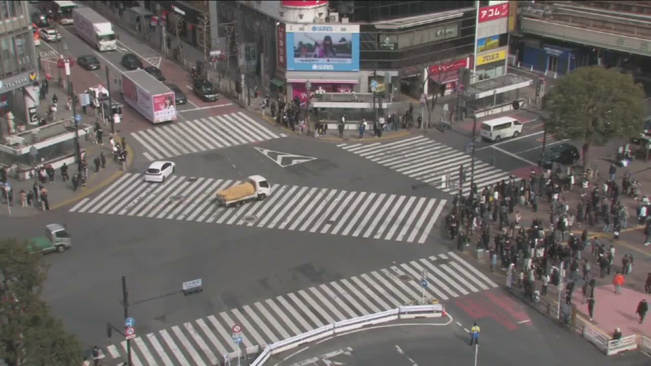 Tokyo, Shibuya Scramble Crossing Live Cam ( 東京、渋谷スクランブル交差点 )  Live Cam - Dogenzaka, Shibuya-ku, Tokyo, Kantō, Honshu, Japan