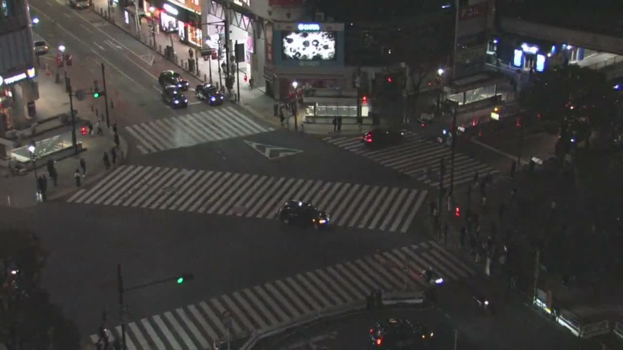 Tokyo, Shibuya Scramble Crossing Live Cam ( 東京、渋谷スクランブル交差点 )  Live Cam - Dogenzaka, Shibuya-ku, Tokyo, Kantō, Honshu, Japan