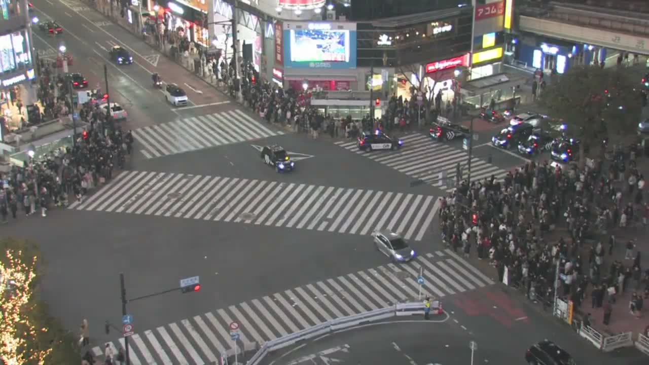 Tokyo, Shibuya Scramble Crossing Live Cam ( 東京、渋谷スクランブル交差点 )  Live Cam - Dogenzaka, Shibuya-ku, Tokyo, Kantō, Honshu, Japan