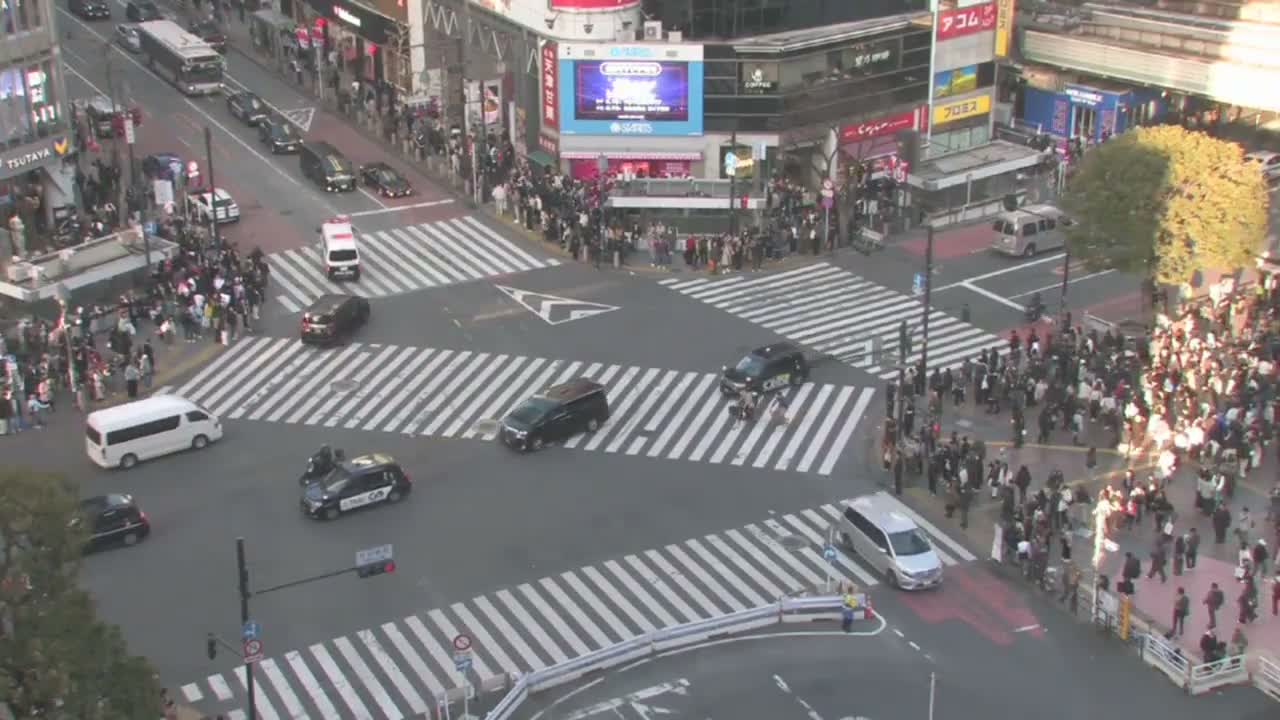 Tokyo, Shibuya Scramble Crossing Live Cam ( 東京、渋谷スクランブル交差点 )  Live Cam - Dogenzaka, Shibuya-ku, Tokyo, Kantō, Honshu, Japan