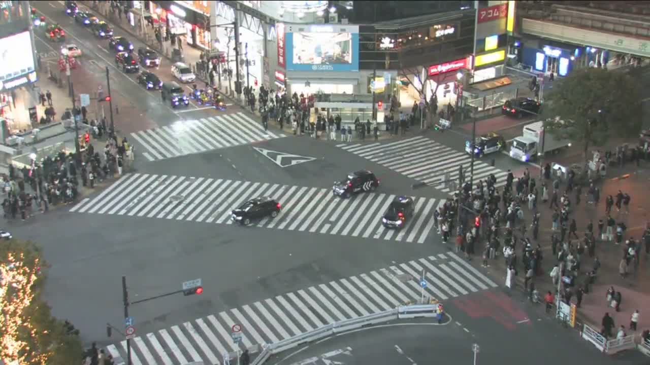 Tokyo, Shibuya Scramble Crossing Live Cam ( 東京、渋谷スクランブル交差点 )  Live Cam - Dogenzaka, Shibuya-ku, Tokyo, Kantō, Honshu, Japan
