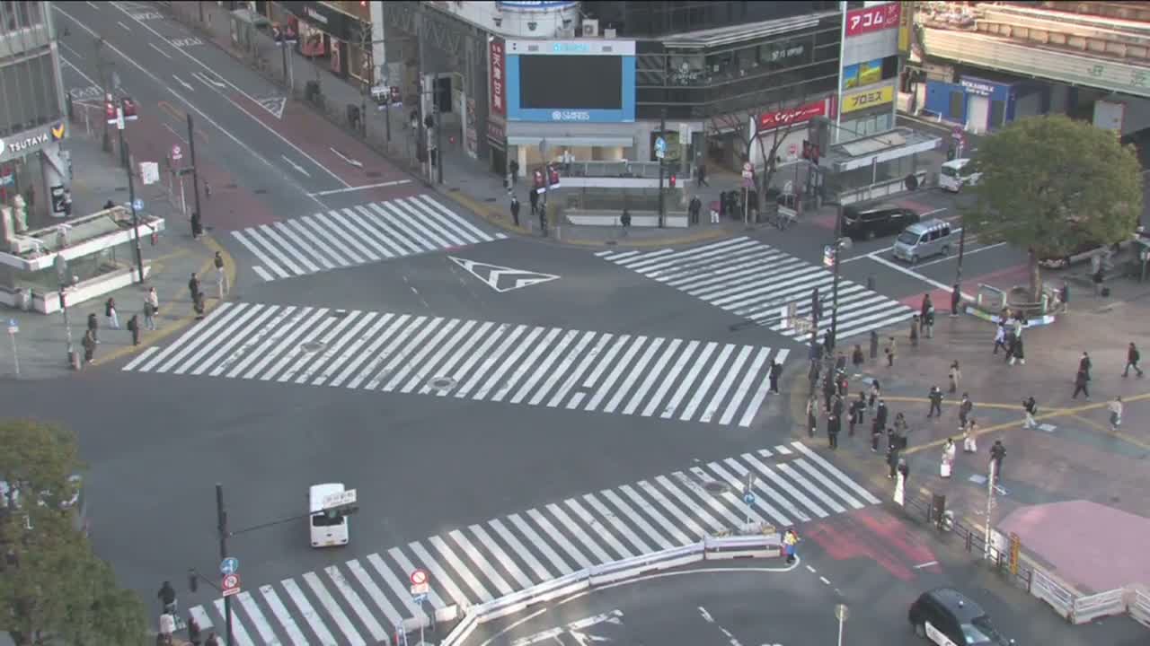Tokyo, Shibuya Scramble Crossing Live Cam ( 東京、渋谷スクランブル交差点 )  Live Cam - Dogenzaka, Shibuya-ku, Tokyo, Kantō, Honshu, Japan