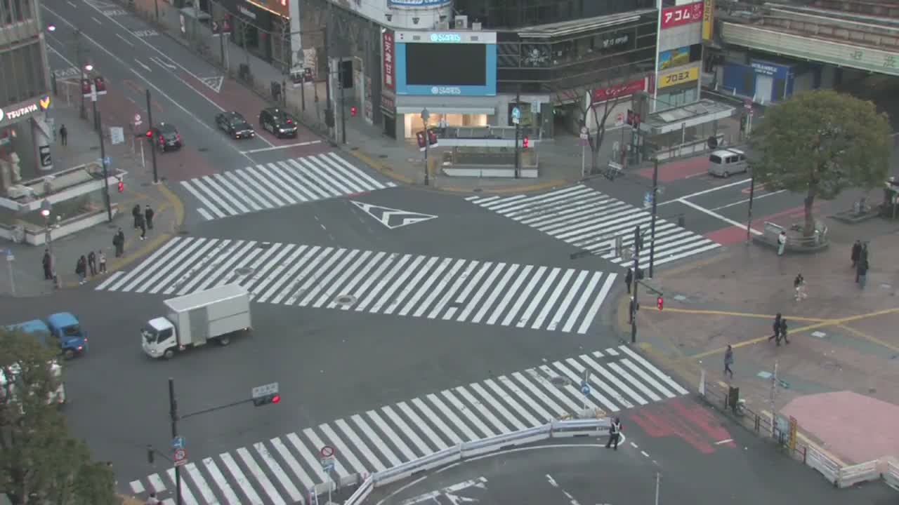 Tokyo, Shibuya Scramble Crossing Live Cam ( 東京、渋谷スクランブル交差点 )  Live Cam - Dogenzaka, Shibuya-ku, Tokyo, Kantō, Honshu, Japan