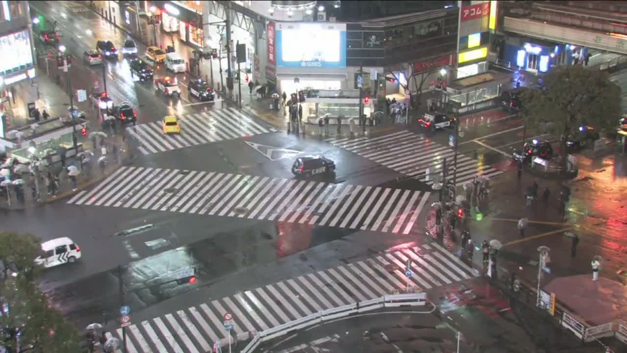 Tokyo, Shibuya Scramble Crossing Live Cam ( 東京、渋谷スクランブル交差点 )  Live Cam - Dogenzaka, Shibuya-ku, Tokyo, Kantō, Honshu, Japan