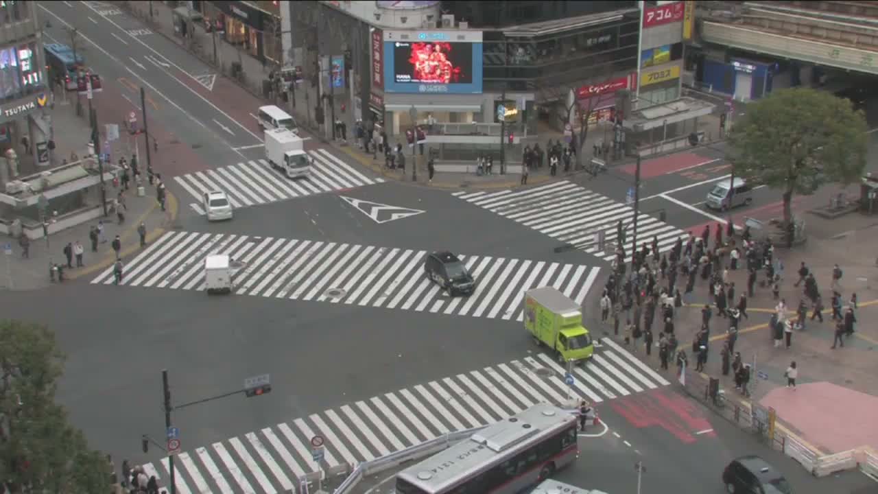 Tokyo, Shibuya Scramble Crossing Live Cam ( 東京、渋谷スクランブル交差点 )  Live Cam - Dogenzaka, Shibuya-ku, Tokyo, Kantō, Honshu, Japan