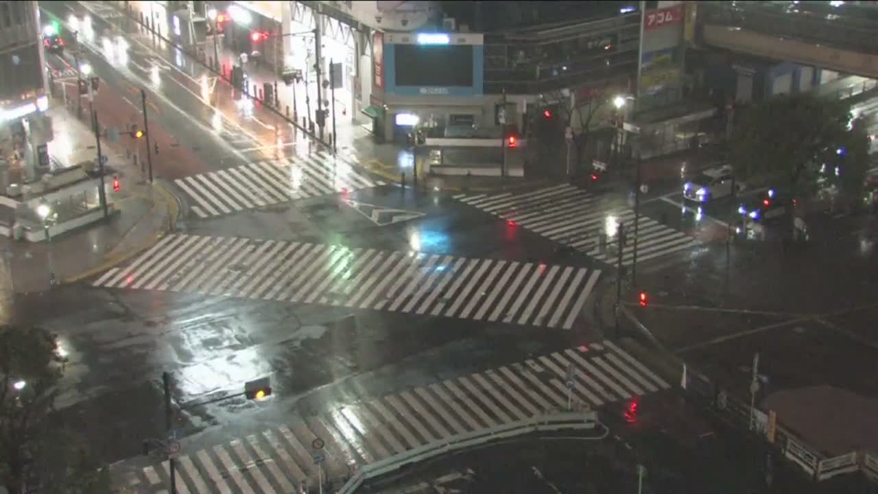 Tokyo, Shibuya Scramble Crossing Live Cam ( 東京、渋谷スクランブル交差点 )  Live Cam - Dogenzaka, Shibuya-ku, Tokyo, Kantō, Honshu, Japan