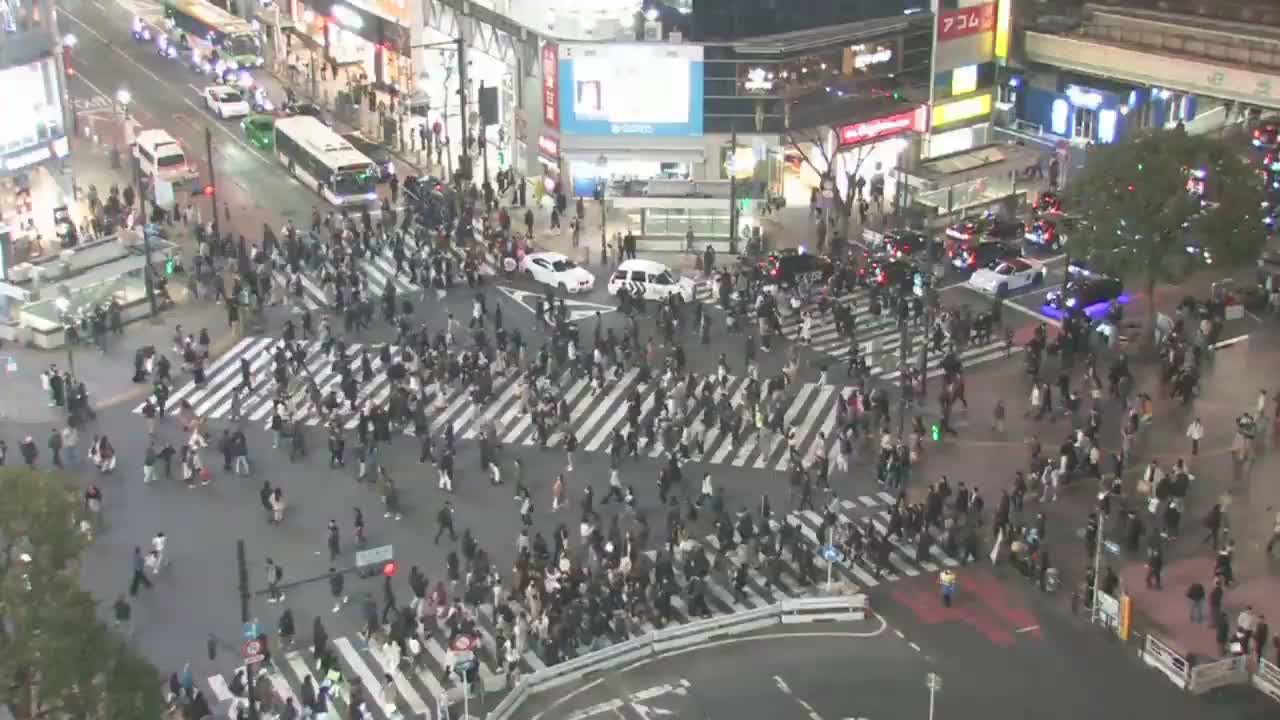 Tokyo, Shibuya Scramble Crossing Live Cam ( 東京、渋谷スクランブル交差点 )  Live Cam - Dogenzaka, Shibuya-ku, Tokyo, Kantō, Honshu, Japan