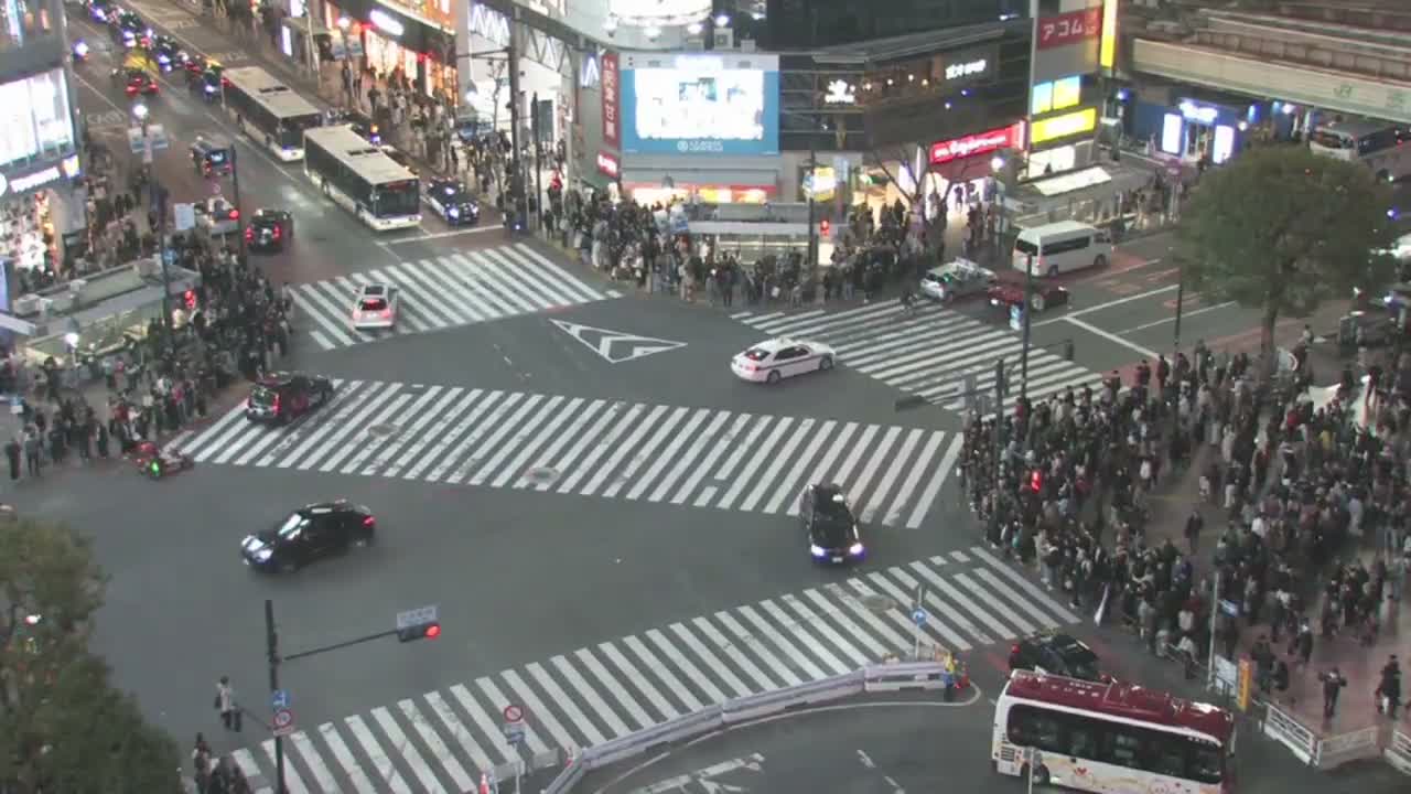 Tokyo, Shibuya Scramble Crossing Live Cam ( 東京、渋谷スクランブル交差点 )  Live Cam - Dogenzaka, Shibuya-ku, Tokyo, Kantō, Honshu, Japan