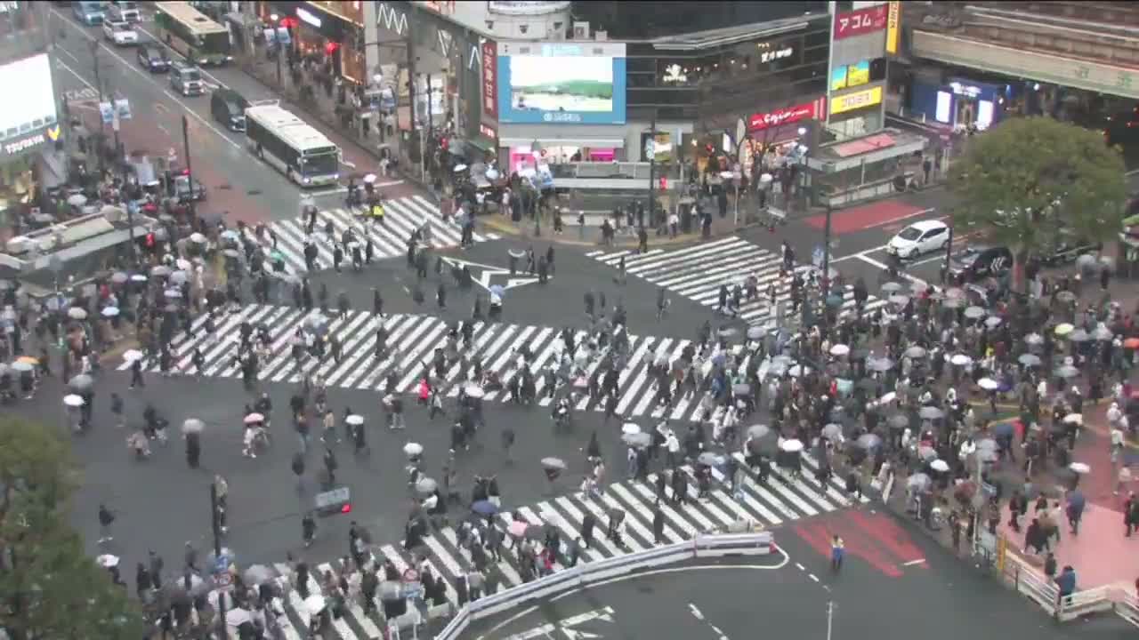 Tokyo, Shibuya Scramble Crossing Live Cam ( 東京、渋谷スクランブル交差点 )  Live Cam - Dogenzaka, Shibuya-ku, Tokyo, Kantō, Honshu, Japan