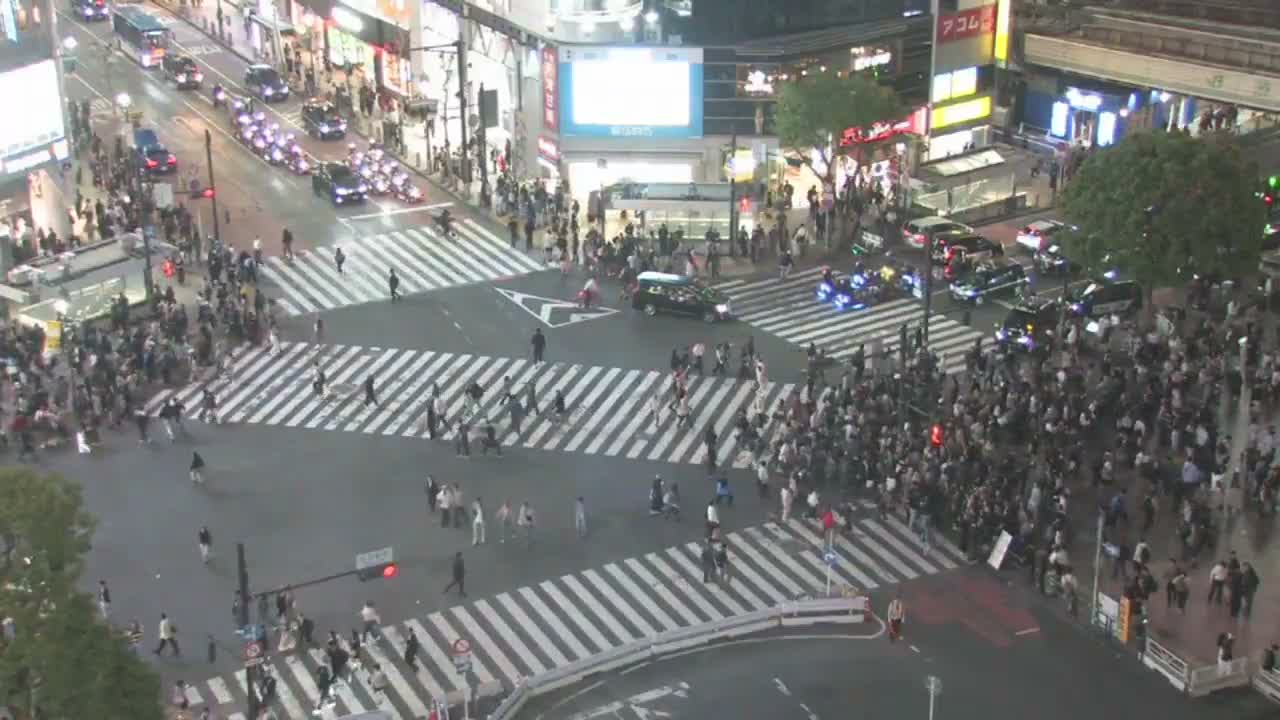 Tokyo, Shibuya Scramble Crossing Live Cam ( 東京、渋谷スクランブル交差点 )  Live Cam - Dogenzaka, Shibuya-ku, Tokyo, Kantō, Honshu, Japan