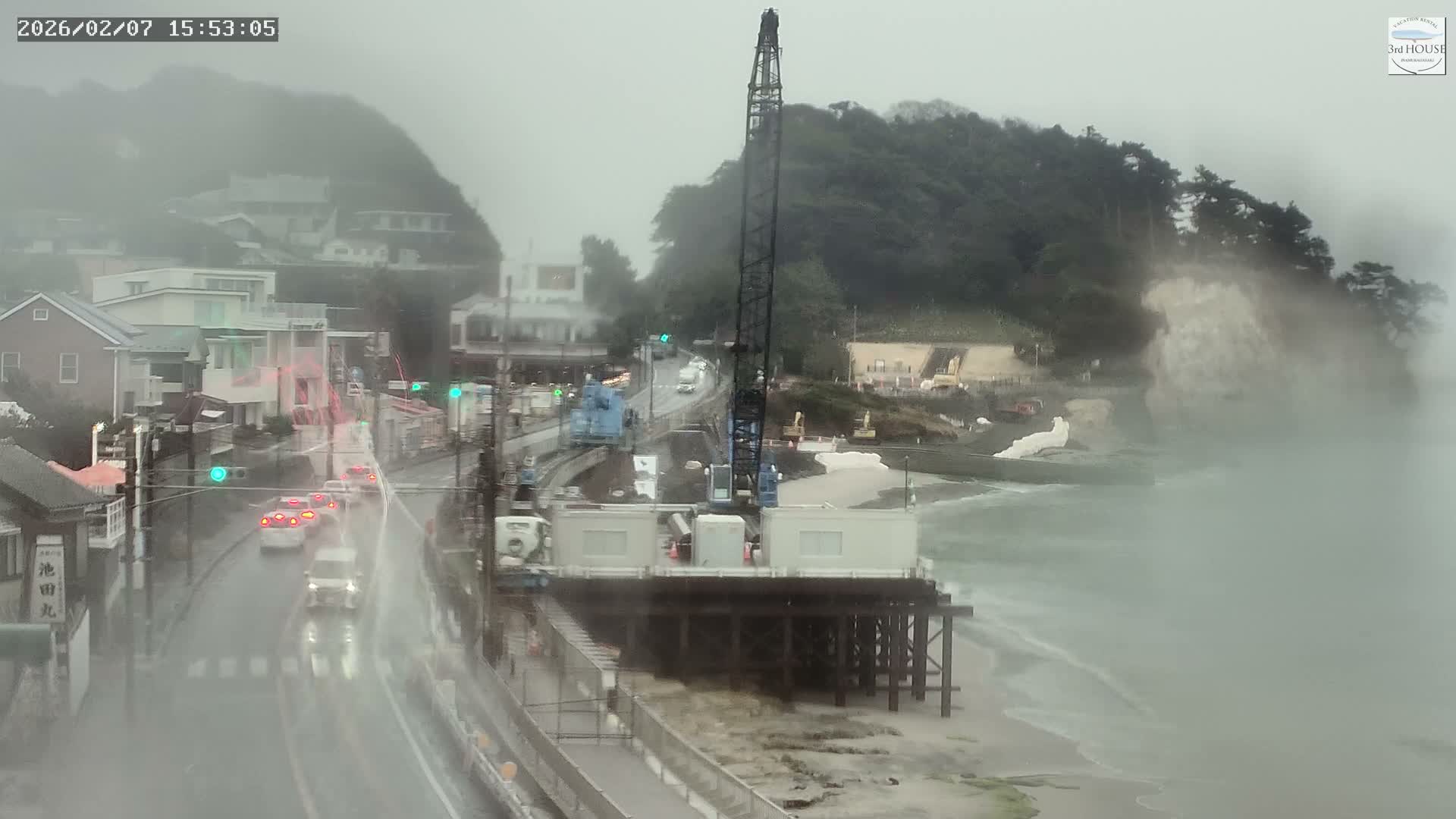 Kanagawa, Kamakura, Inamuragasaki Neighborhood & Cape Inamuragasaki Coast towards East ( 神奈川、鎌倉、稲村ヶ崎地区と稲村ヶ崎海岸（東方面） ) Live Cam  -3 Chome, Inamuragasaki, Kamakura, Kanagawa, Kanto, Honshu, Japan