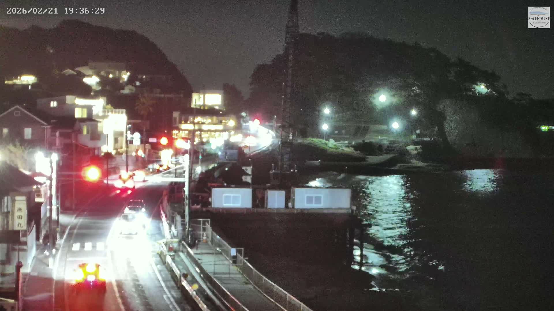 Kanagawa, Kamakura, Inamuragasaki Neighborhood & Cape Inamuragasaki Coast towards East ( 神奈川、鎌倉、稲村ヶ崎地区と稲村ヶ崎海岸（東方面） ) Live Cam  -3 Chome, Inamuragasaki, Kamakura, Kanagawa, Kanto, Honshu, Japan