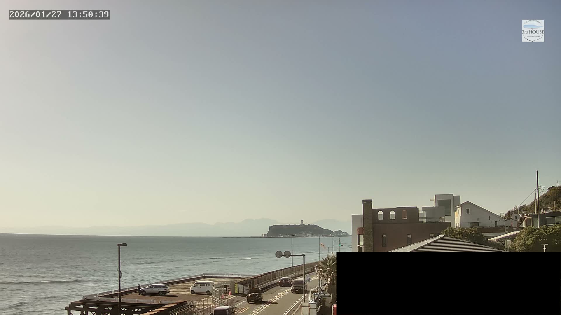 Kanagawa, Kamakura, Inamuragasaki Neighborhood & Cape Inamuragasaki Coast towards West ( 神奈川、鎌倉、稲村ヶ崎地区と稲村ヶ崎海岸（西方面） ) Live Cam - 3 Chome, Inamuragasaki, Kamakura, Kanagawa, Kanto, Honshu, Japan