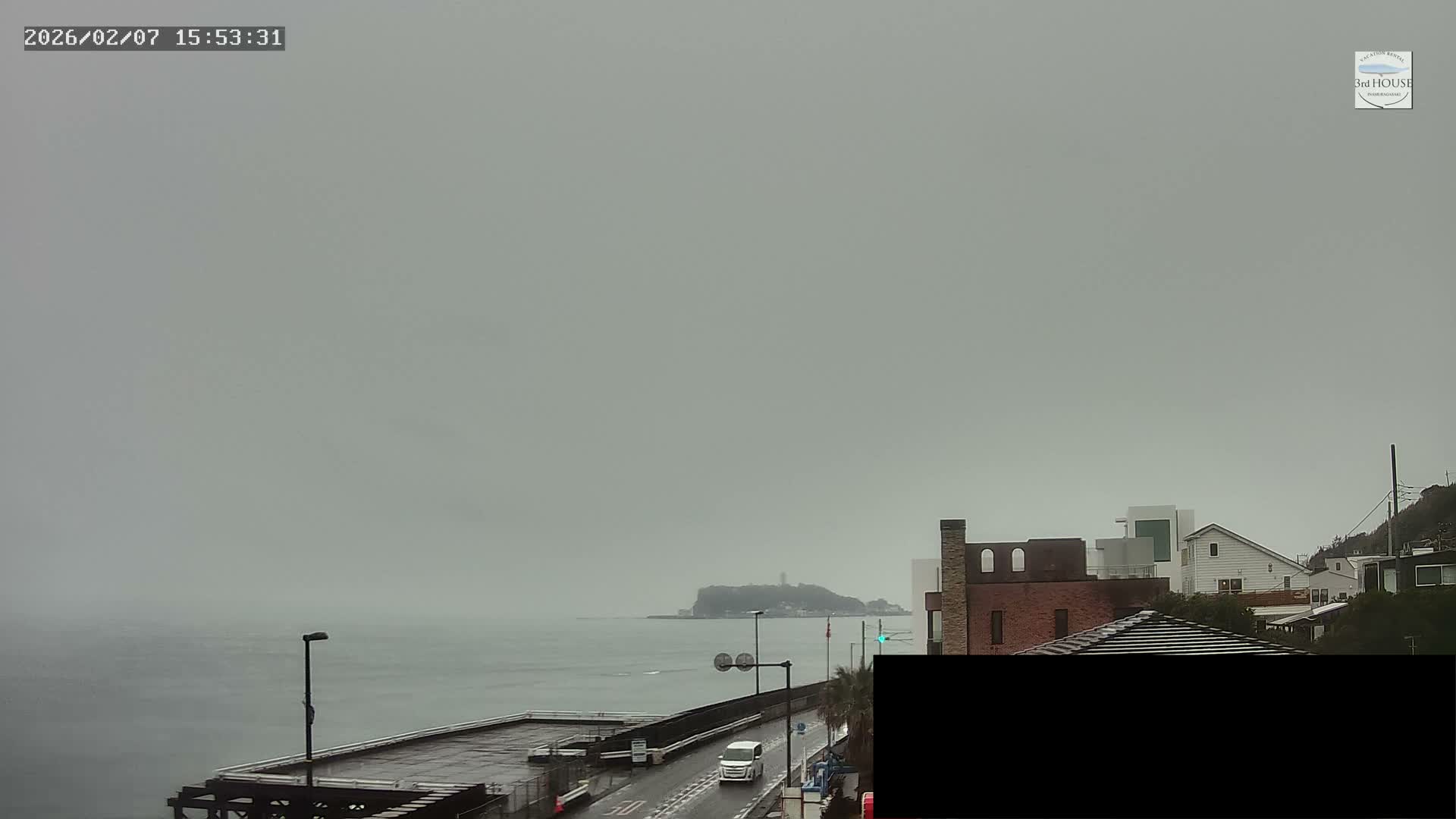 Kanagawa, Kamakura, Inamuragasaki Neighborhood & Cape Inamuragasaki Coast towards West ( 神奈川、鎌倉、稲村ヶ崎地区と稲村ヶ崎海岸（西方面） ) Live Cam - 3 Chome, Inamuragasaki, Kamakura, Kanagawa, Kanto, Honshu, Japan