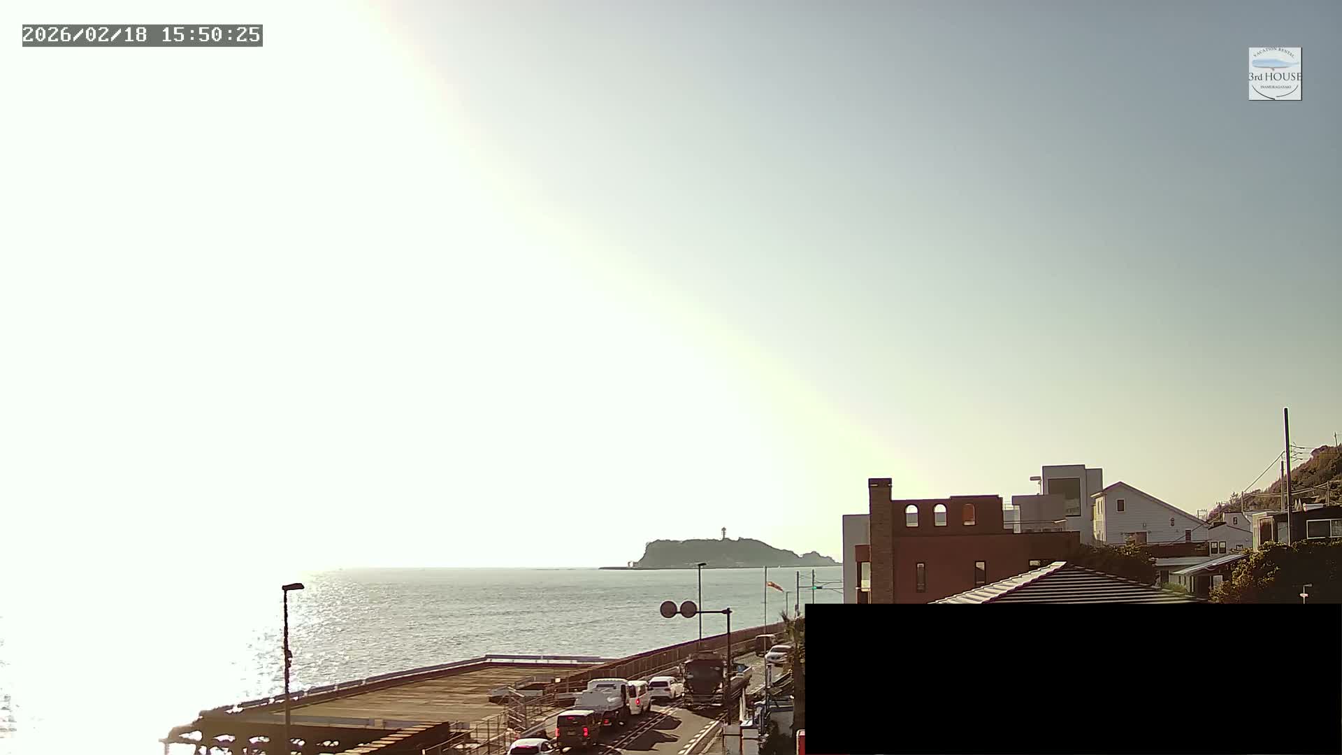 Kanagawa, Kamakura, Inamuragasaki Neighborhood & Cape Inamuragasaki Coast towards West ( 神奈川、鎌倉、稲村ヶ崎地区と稲村ヶ崎海岸（西方面） ) Live Cam - 3 Chome, Inamuragasaki, Kamakura, Kanagawa, Kanto, Honshu, Japan