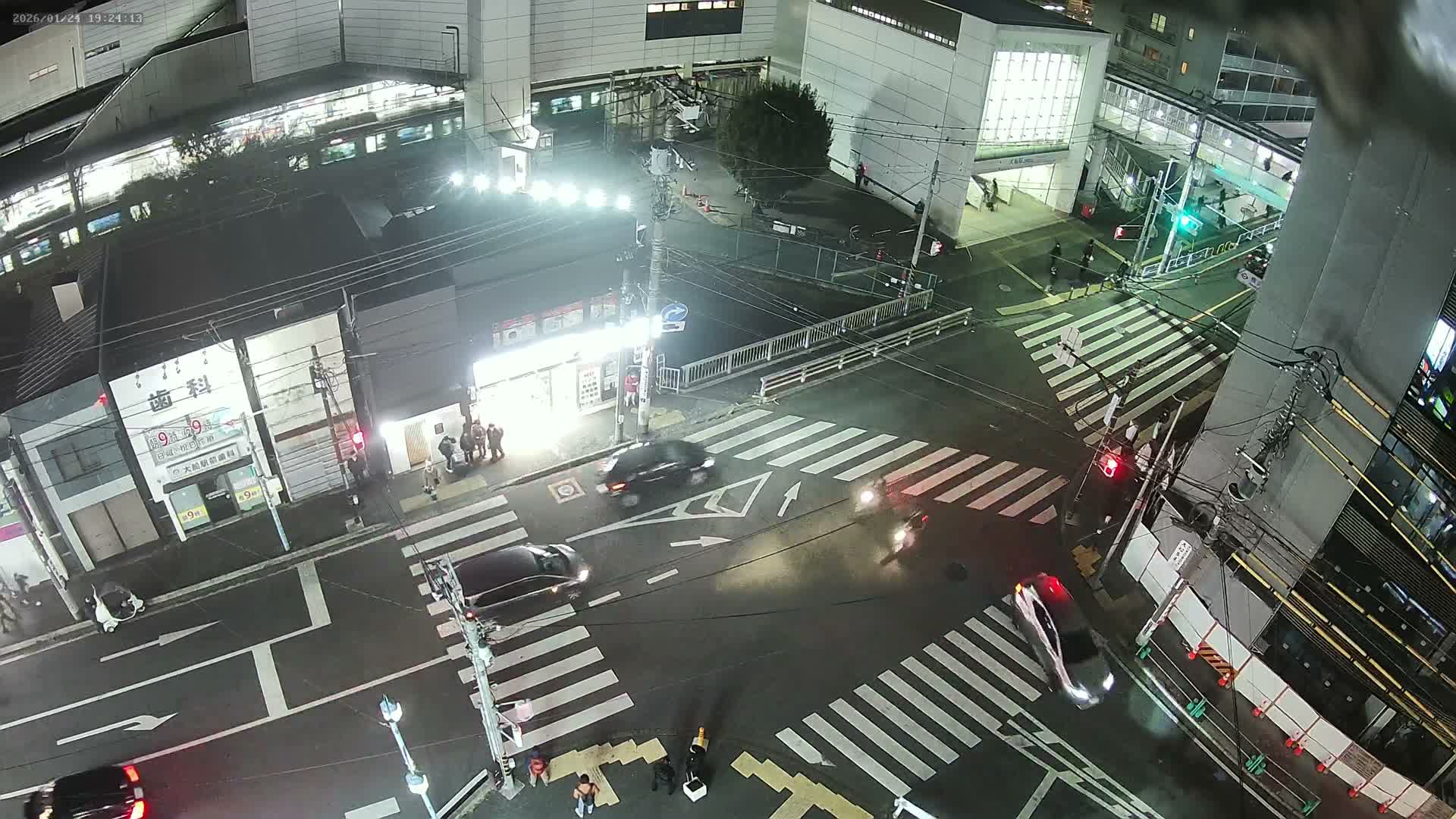 Kanagawa, Kamakura, Ofuna JR Train Station & Shochiku Street / Kanagawa Prefectural Rte 203 Junction ( 神奈川・鎌倉・大船 JR駅＆松竹通り／神奈川県道203ジャンクション )  Live Cam - 1 Chome, Ofuna, Kamakura, Kanagawa, Kanto, Honshu, Japan