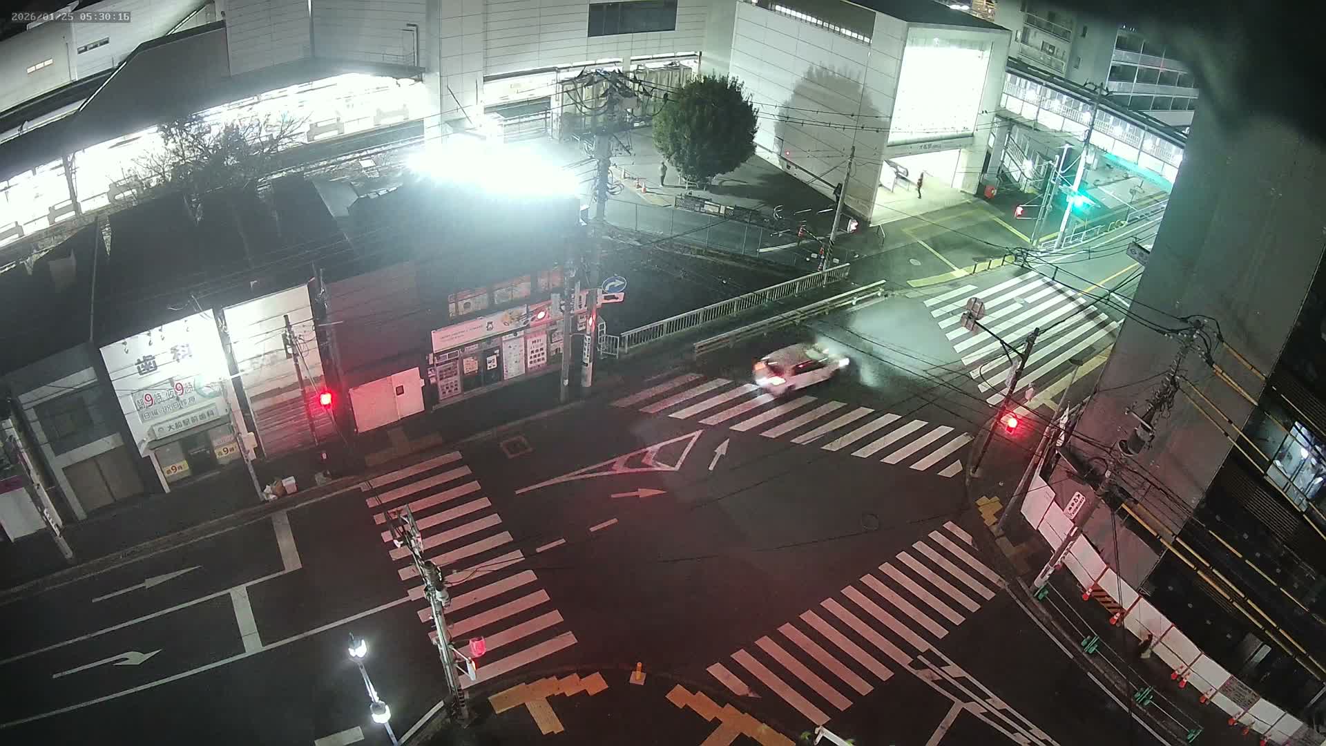 Kanagawa, Kamakura, Ofuna JR Train Station & Shochiku Street / Kanagawa Prefectural Rte 203 Junction ( 神奈川・鎌倉・大船 JR駅＆松竹通り／神奈川県道203ジャンクション )  Live Cam - 1 Chome, Ofuna, Kamakura, Kanagawa, Kanto, Honshu, Japan