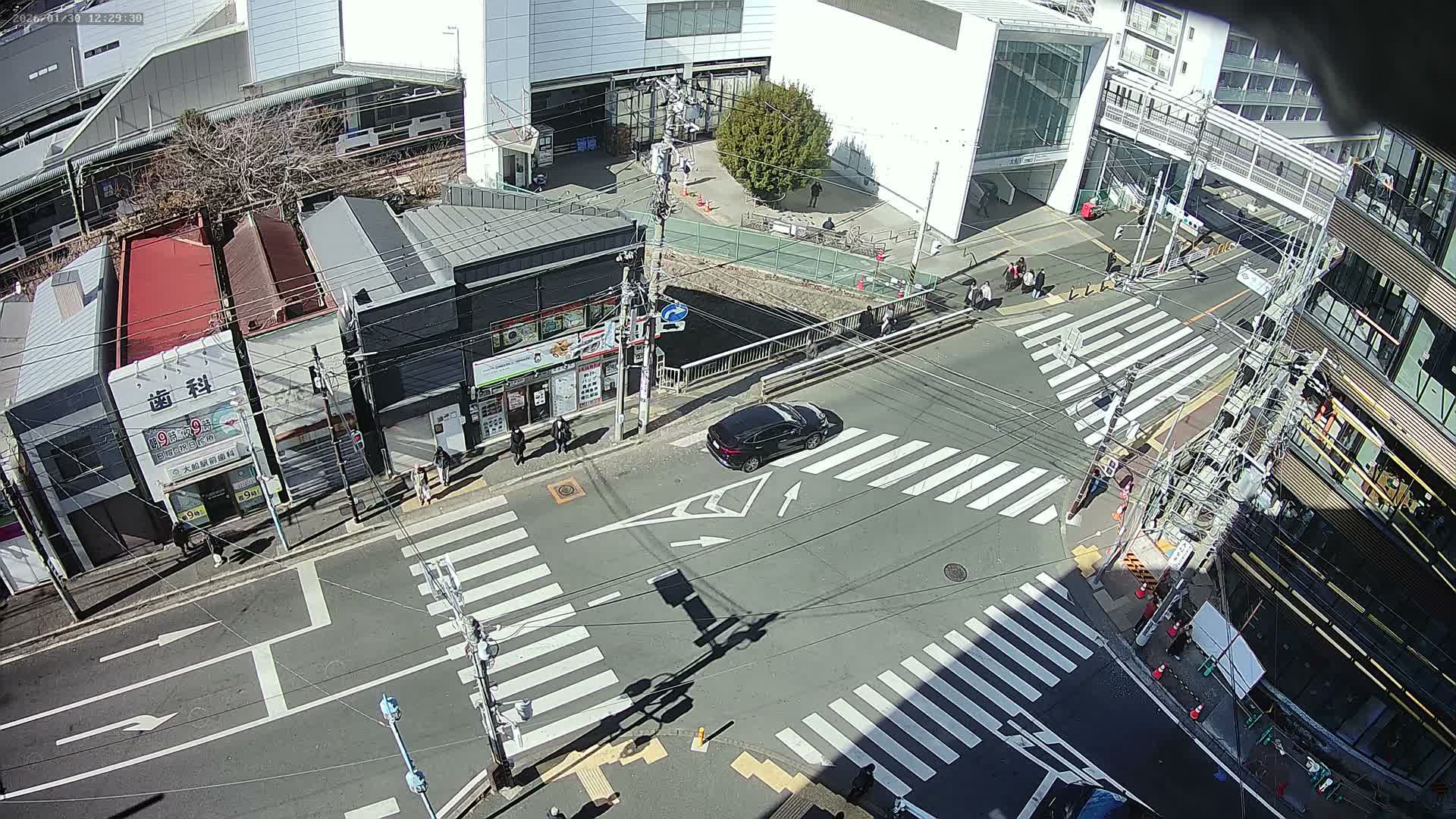 Kanagawa, Kamakura, Ofuna JR Train Station & Shochiku Street / Kanagawa Prefectural Rte 203 Junction ( 神奈川・鎌倉・大船 JR駅＆松竹通り／神奈川県道203ジャンクション )  Live Cam - 1 Chome, Ofuna, Kamakura, Kanagawa, Kanto, Honshu, Japan