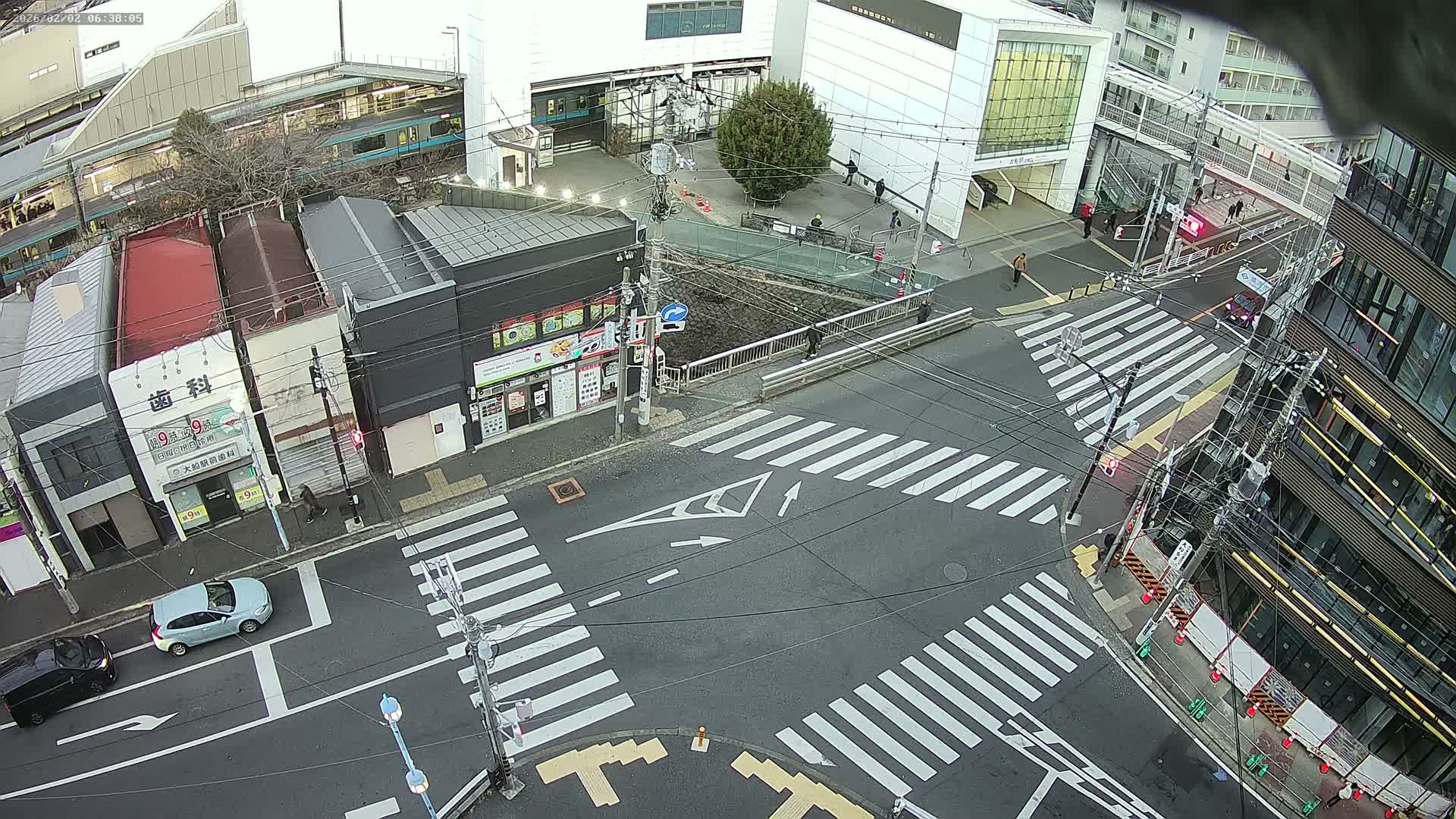 Kanagawa, Kamakura, Ofuna JR Train Station & Shochiku Street / Kanagawa Prefectural Rte 203 Junction ( 神奈川・鎌倉・大船 JR駅＆松竹通り／神奈川県道203ジャンクション )  Live Cam - 1 Chome, Ofuna, Kamakura, Kanagawa, Kanto, Honshu, Japan