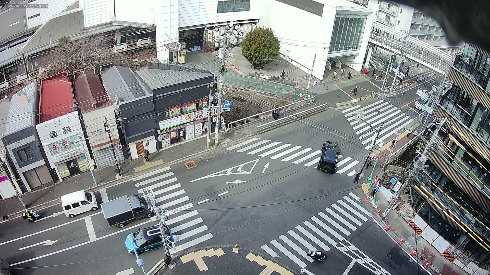 Kanagawa, Kamakura, Ofuna JR Train Station & Shochiku Street / Kanagawa Prefectural Rte 203 Junction ( 神奈川・鎌倉・大船 JR駅＆松竹通り／神奈川県道203ジャンクション )  Live Cam - 1 Chome, Ofuna, Kamakura, Kanagawa, Kanto, Honshu, Japan