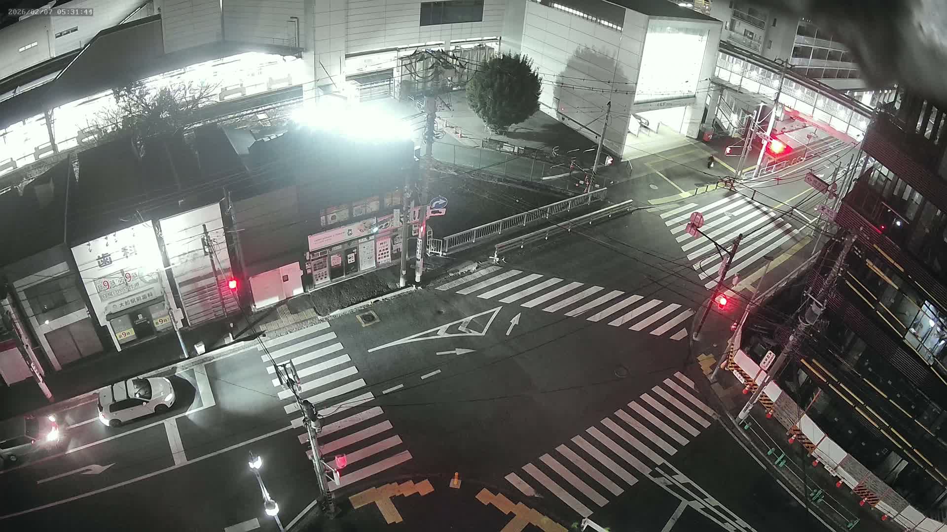 Kanagawa, Kamakura, Ofuna JR Train Station & Shochiku Street / Kanagawa Prefectural Rte 203 Junction ( 神奈川・鎌倉・大船 JR駅＆松竹通り／神奈川県道203ジャンクション )  Live Cam - 1 Chome, Ofuna, Kamakura, Kanagawa, Kanto, Honshu, Japan